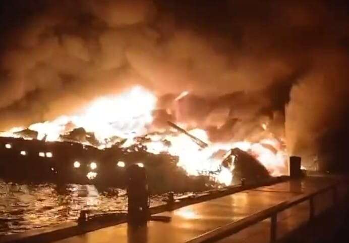 Bodrum’da Felaket Gecesi: 7 Mega Yat Alev Alev Yandı, Denize Gömüldü 4